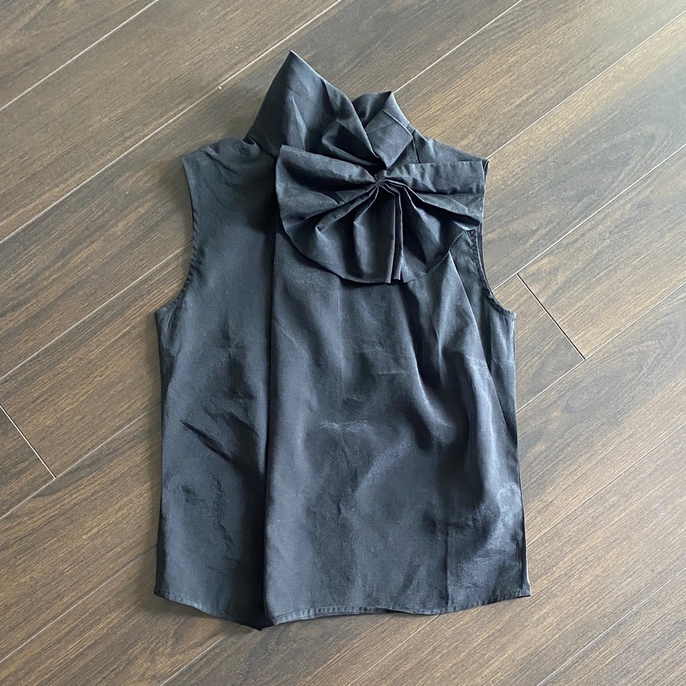 Elegant Black Sleeveless Top with Bow Detail